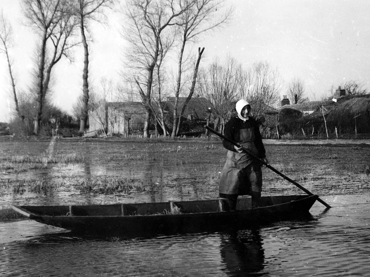 Yole dans les marais de Saint-Jean-de-Monts