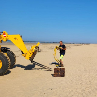 bou-es-totems-plage-2026-4-12515