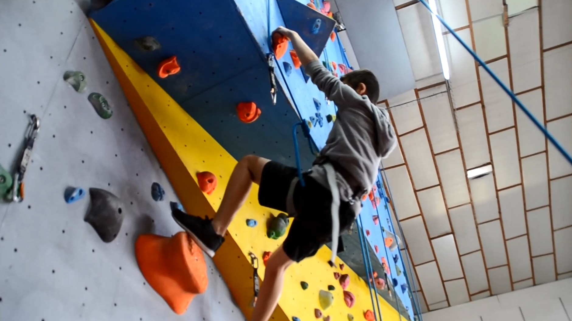 Foyer des jeunes de Saint-Jean-de-Monts - Activité escalade