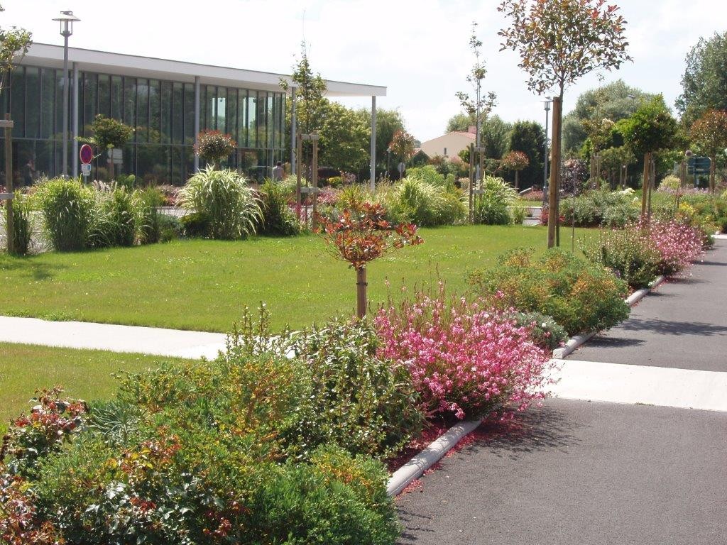 Le complexe sportif de Saint-Jean-de-Monts fleuri